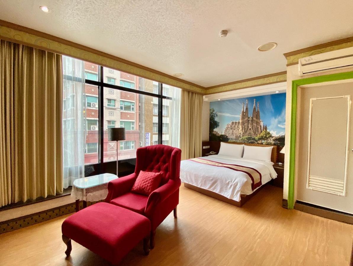 Wenpin Hotel - Pier 2 Каосюн Екстериор снимка