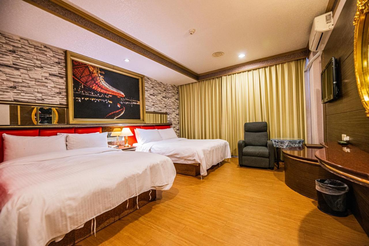 Wenpin Hotel - Pier 2 Каосюн Екстериор снимка