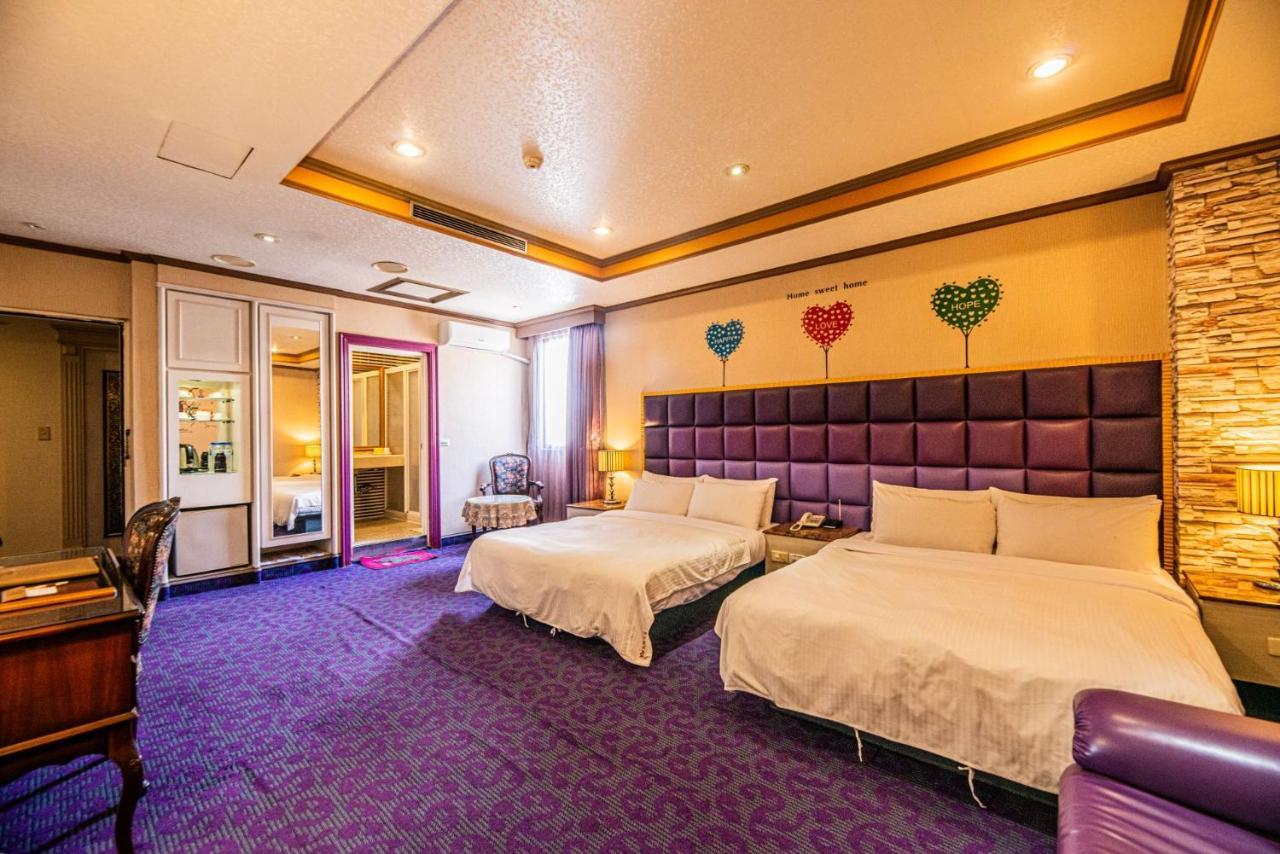 Wenpin Hotel - Pier 2 Каосюн Екстериор снимка