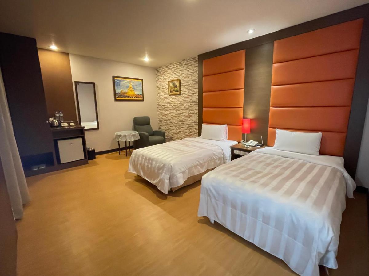 Wenpin Hotel - Pier 2 Каосюн Екстериор снимка