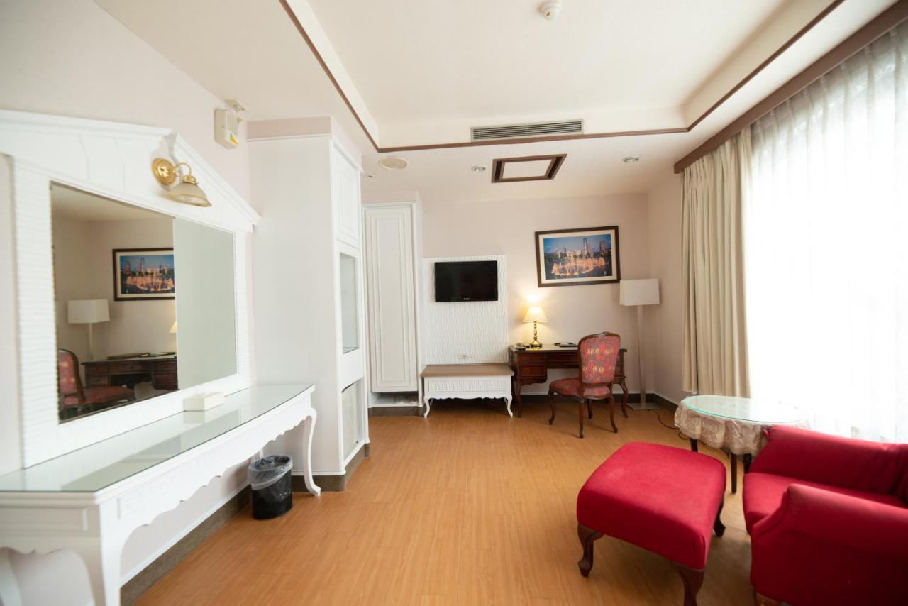 Wenpin Hotel - Pier 2 Каосюн Екстериор снимка