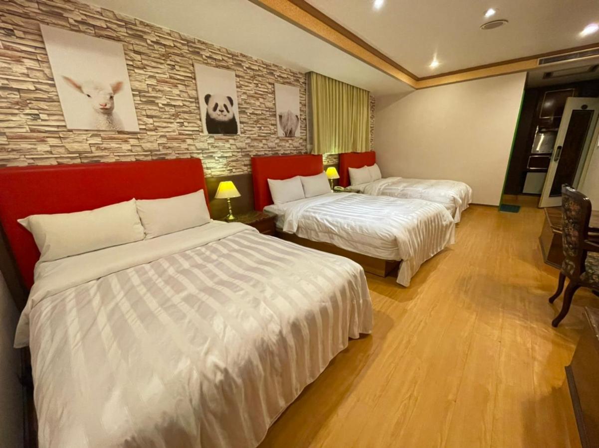 Wenpin Hotel - Pier 2 Каосюн Екстериор снимка