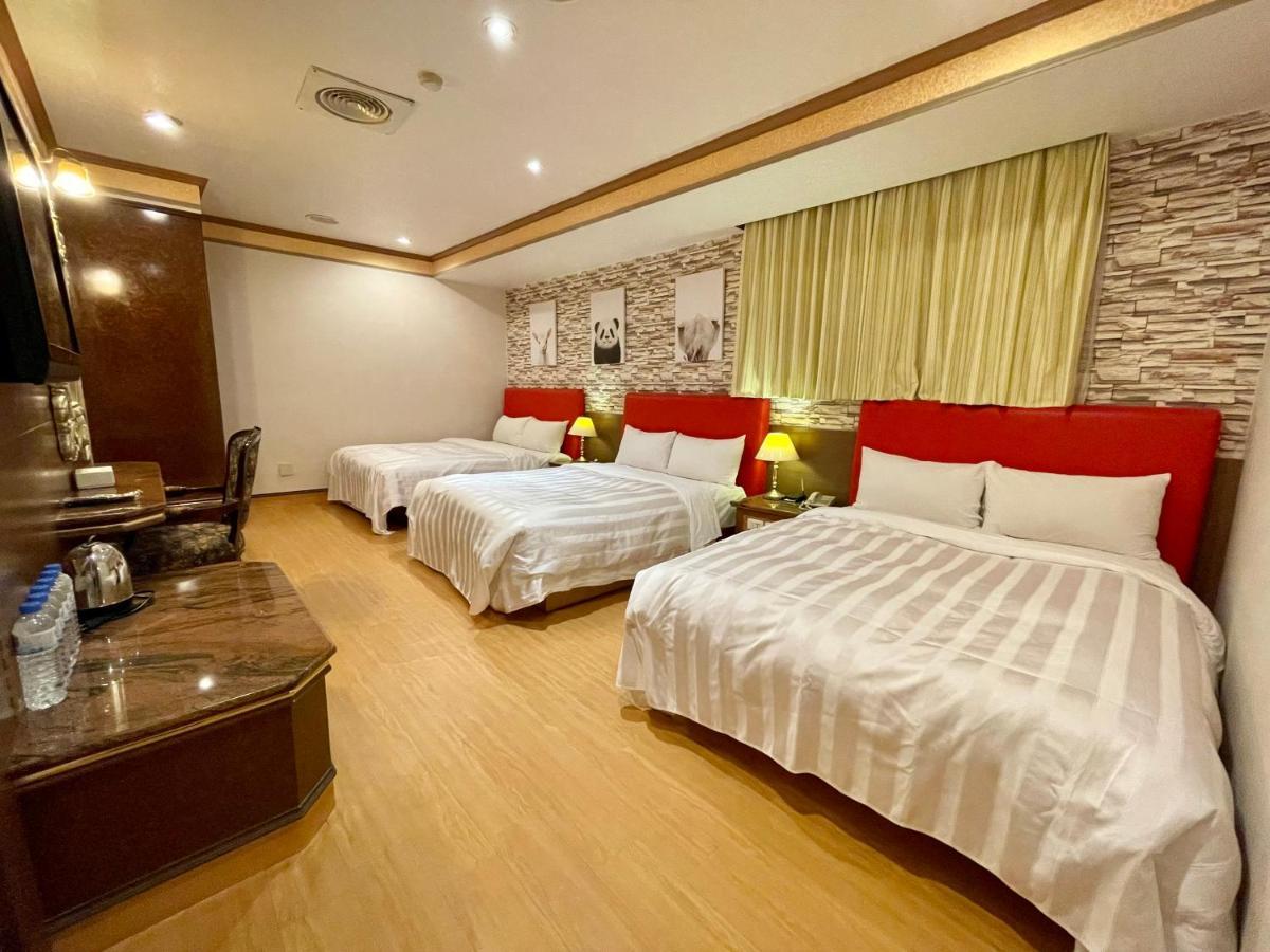 Wenpin Hotel - Pier 2 Каосюн Екстериор снимка