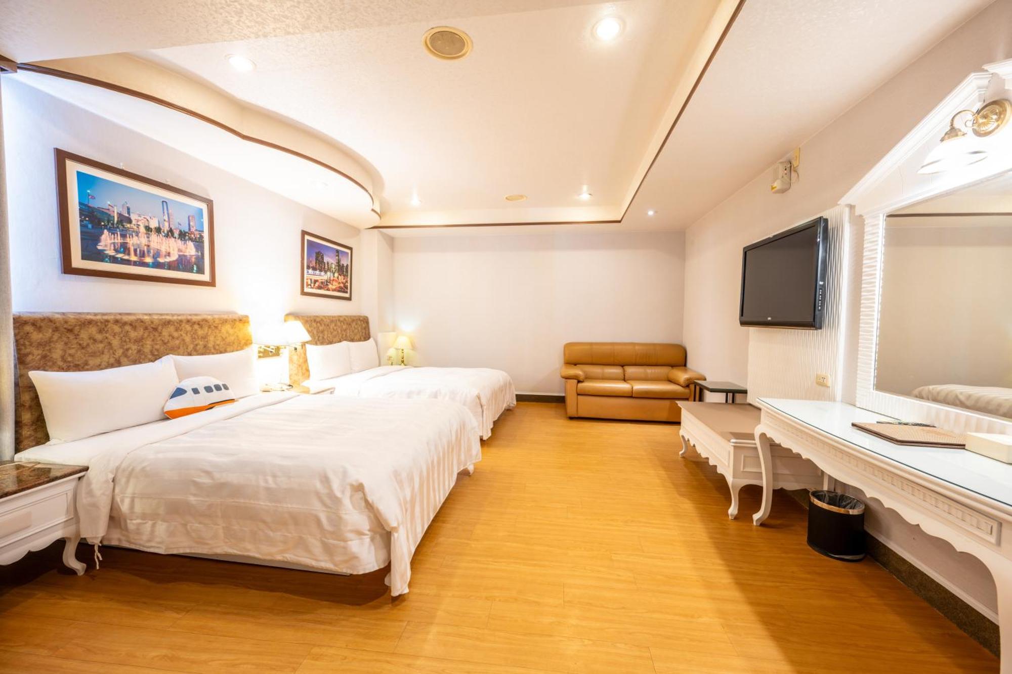 Wenpin Hotel - Pier 2 Каосюн Екстериор снимка