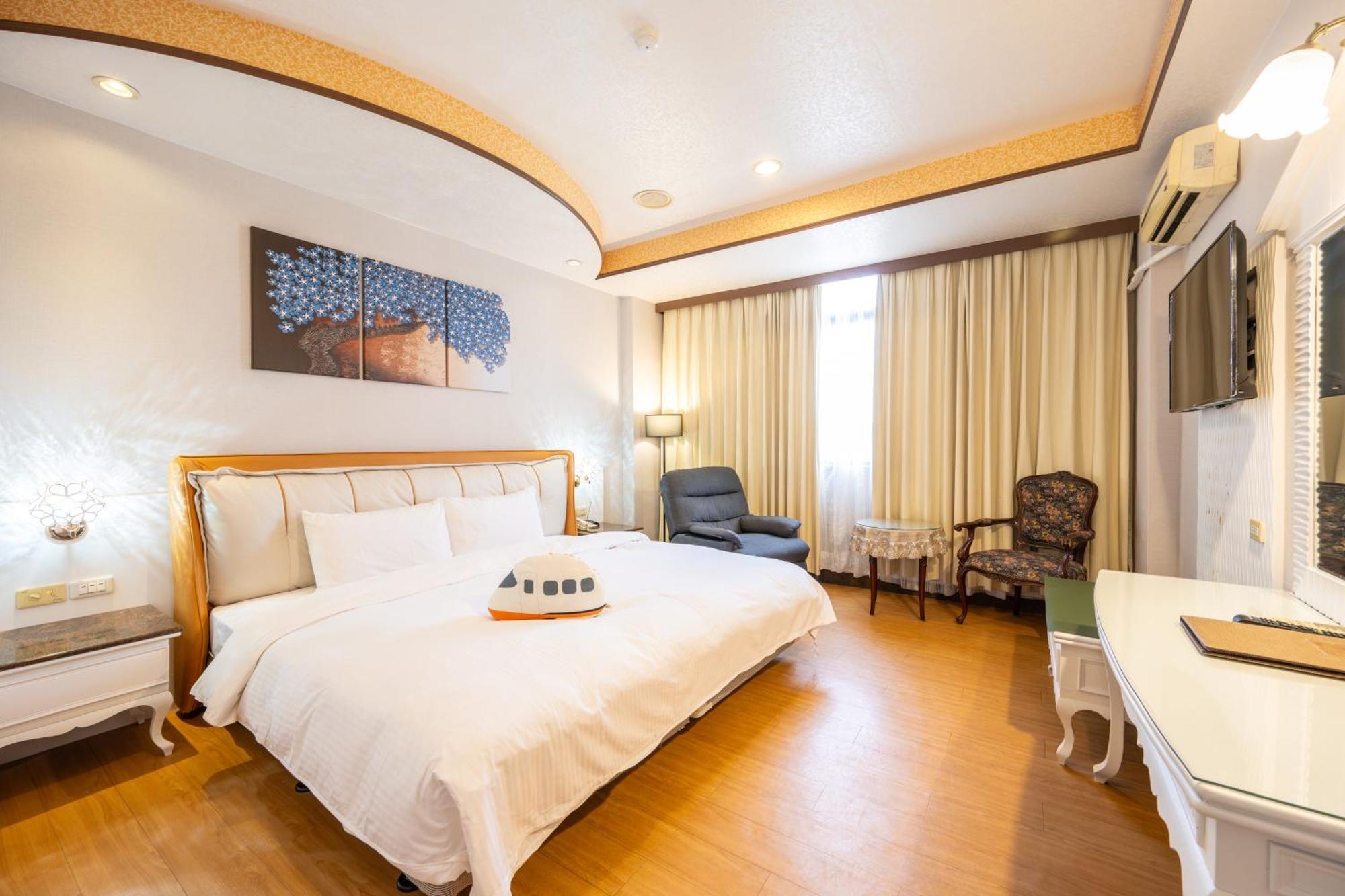 Wenpin Hotel - Pier 2 Каосюн Екстериор снимка